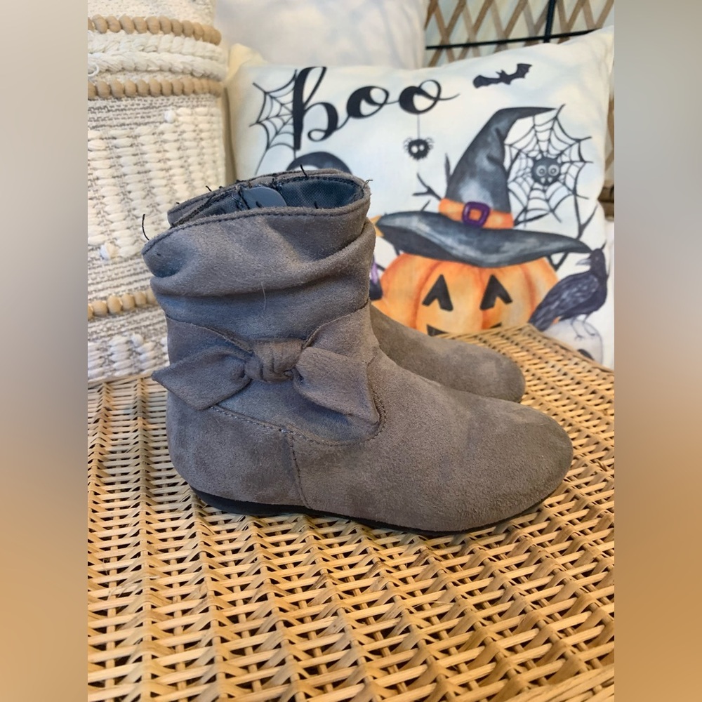 Girls Grey Boots